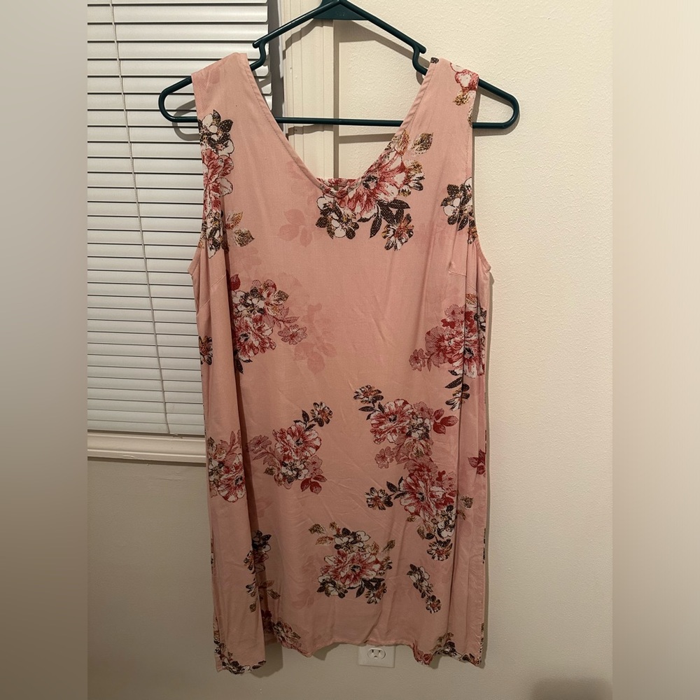 Perfect condition size small Maurice’s pink dress with design on back